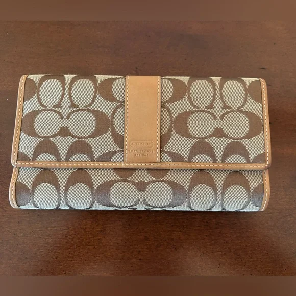 COACH Vintage Snap Closure Tri-Fold Wallet - Picture 3 of 12
